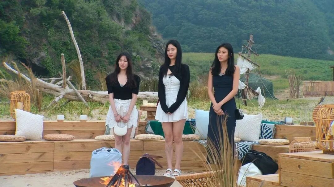 冲着颜值和身材，看完了Netflix的抓马恋综