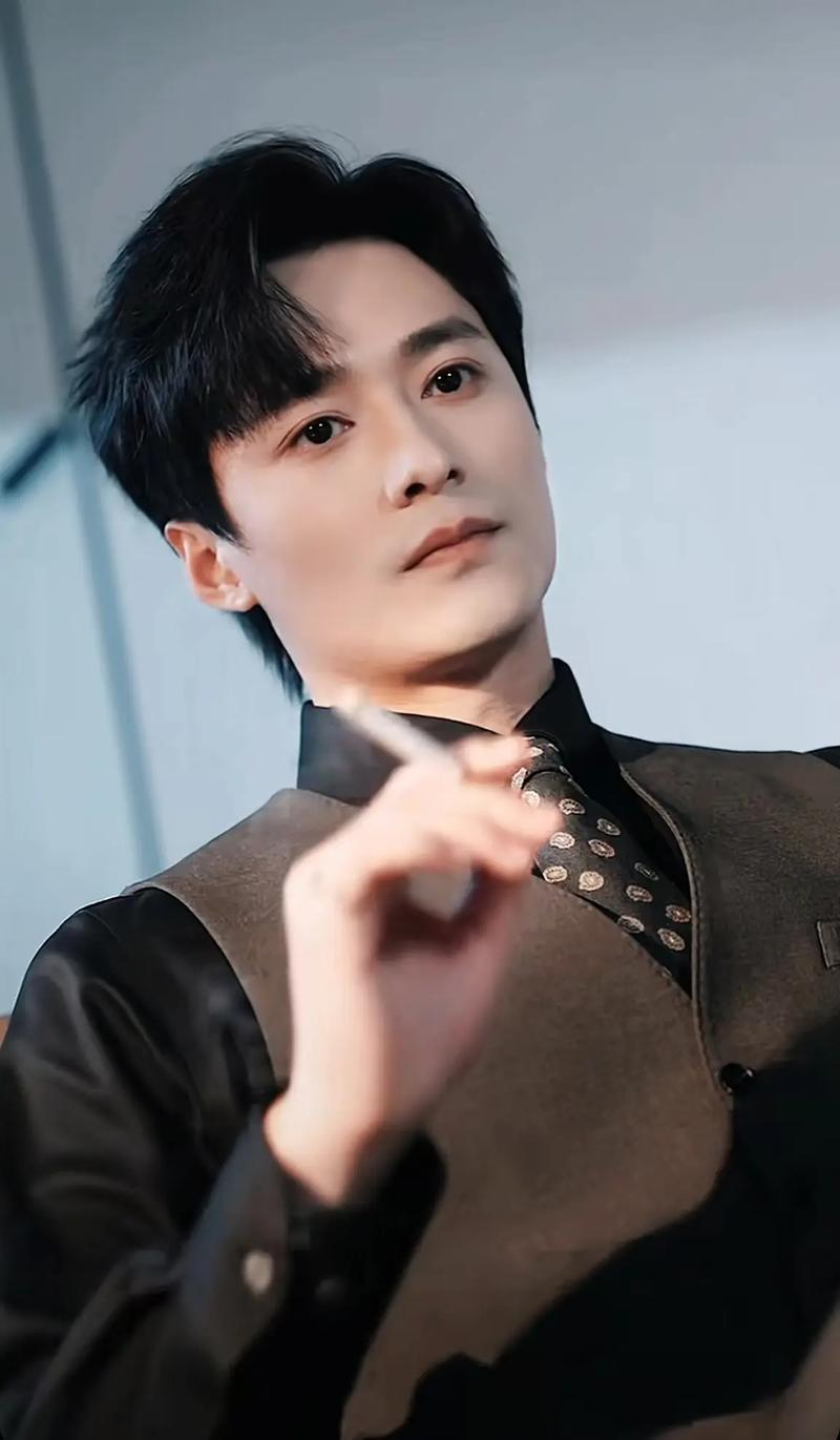 短剧霸总原名大公开：王健变皓祯，奥迪成奂瑜，改名前后差了一座豪门！