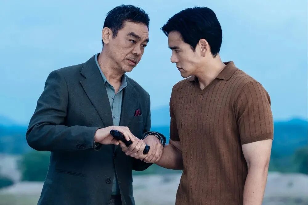 《夜班经理》中文版？！也很帅！（这有正版看了...）