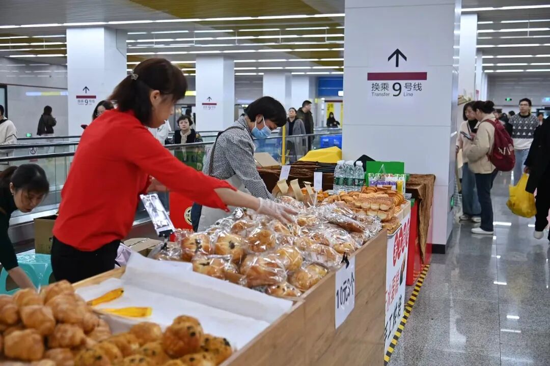 从卖早餐到卖榴梿 ，地铁站快被爆改成商场B1层了