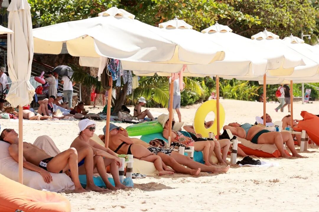 最近的三亚，俄罗斯人快比东北人还多了