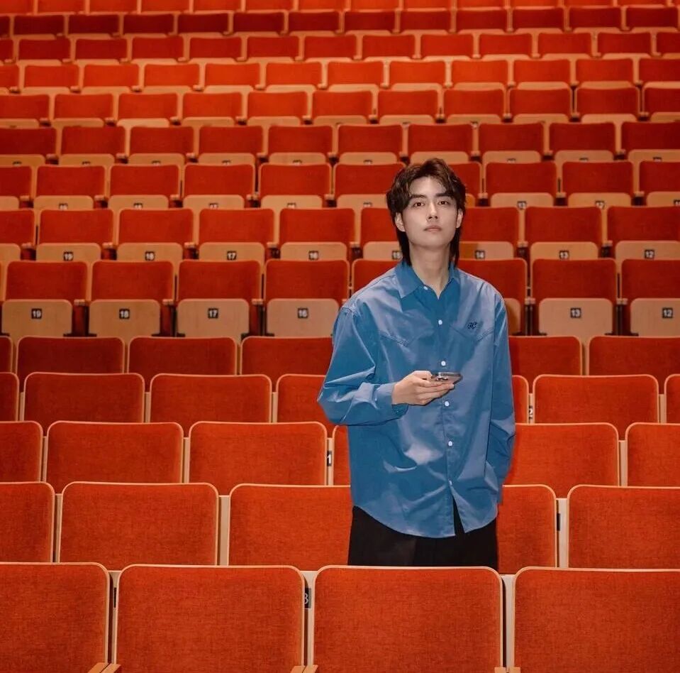 豆瓣9.4，他靠给老乡讲内部笑话杀疯了