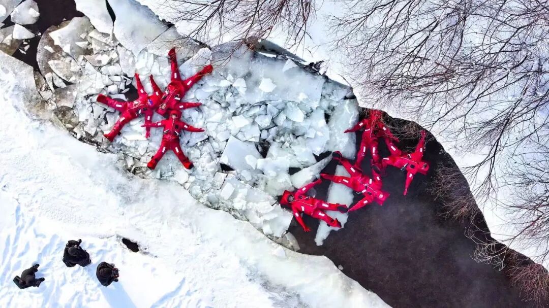 花几百元躺着玩的冰雪项目，怎么火遍全国了