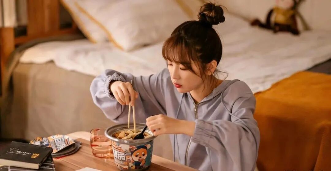 30块的自嗨锅，凭啥输给了5块钱的方便面