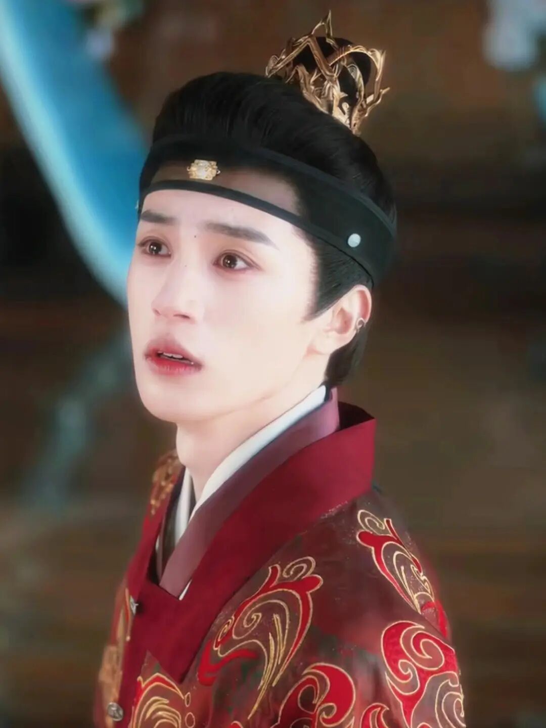 新王登基！张翅爆火登顶，反派裘见青刷屏出圈！《昼以继夜》破亿热度逆跌，卡戎、梁思伟双雄争霸，稳居前三！