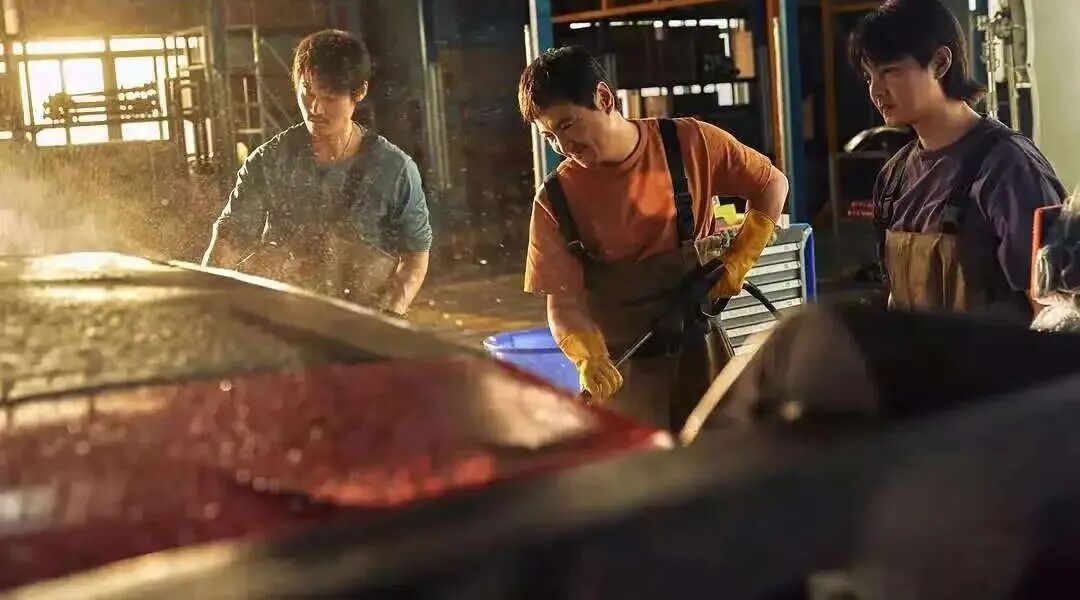 评分降了票房涨了，这部男人戏又赢了