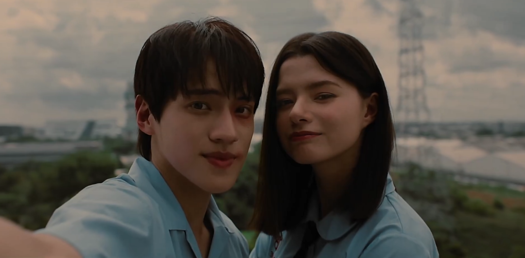 第一集就上尺度，Netflix的新剧又爆了