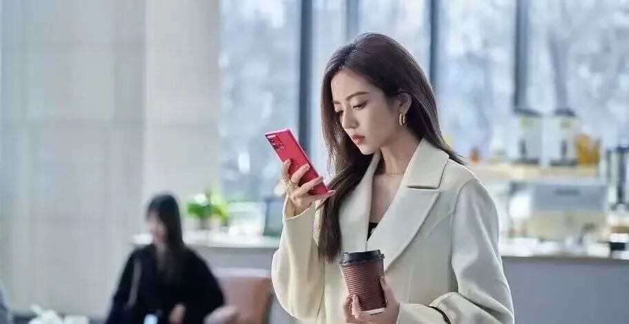 它们纷纷涨价后，年轻人的旧手机忽然不卡了