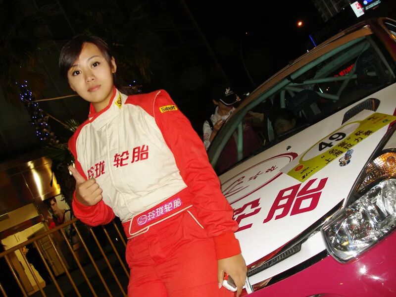 中国第一代女赛车手，40岁决定去开网约车