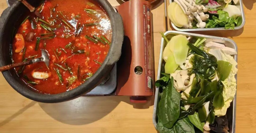 低至18块8的蔬菜自助火锅，又把打工人背刺了?