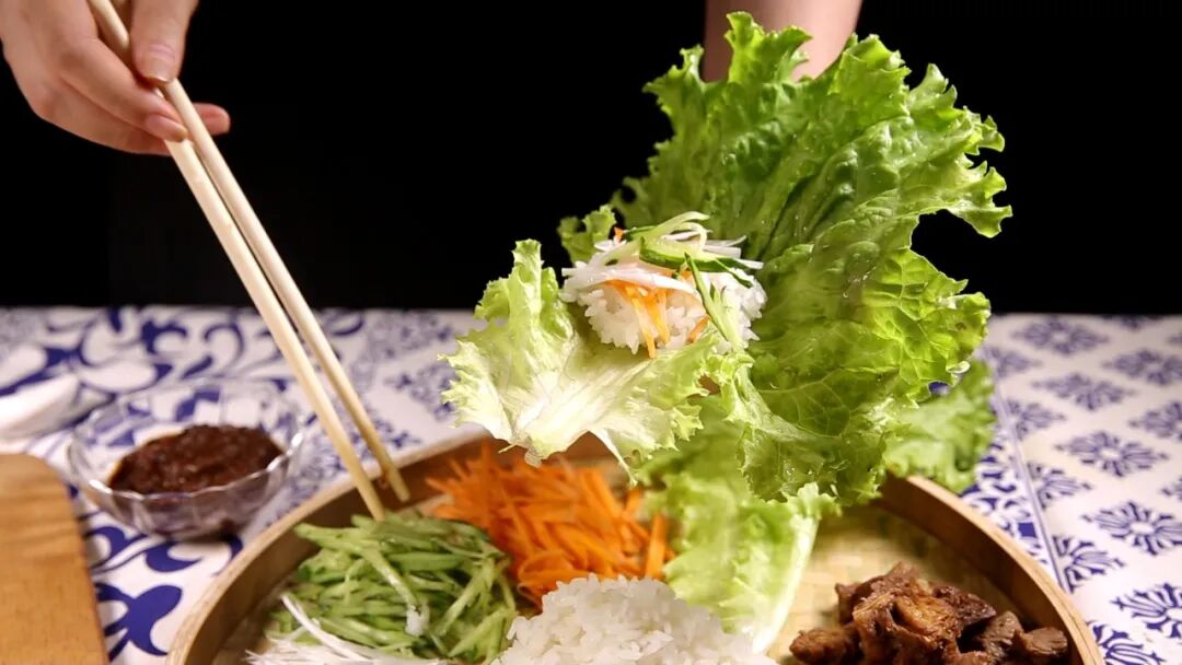 拒绝白人饭的年轻人，开始靠东北菜减脂？