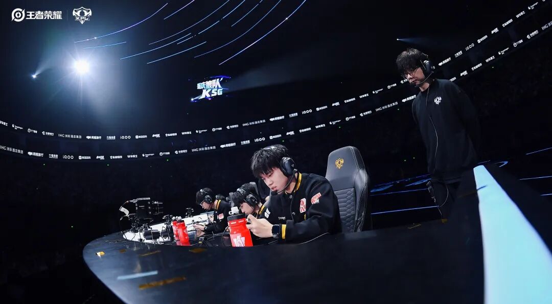 炸上热搜，1万人奔赴：这个10周年的第一战太&ldquo;热&rdquo;了