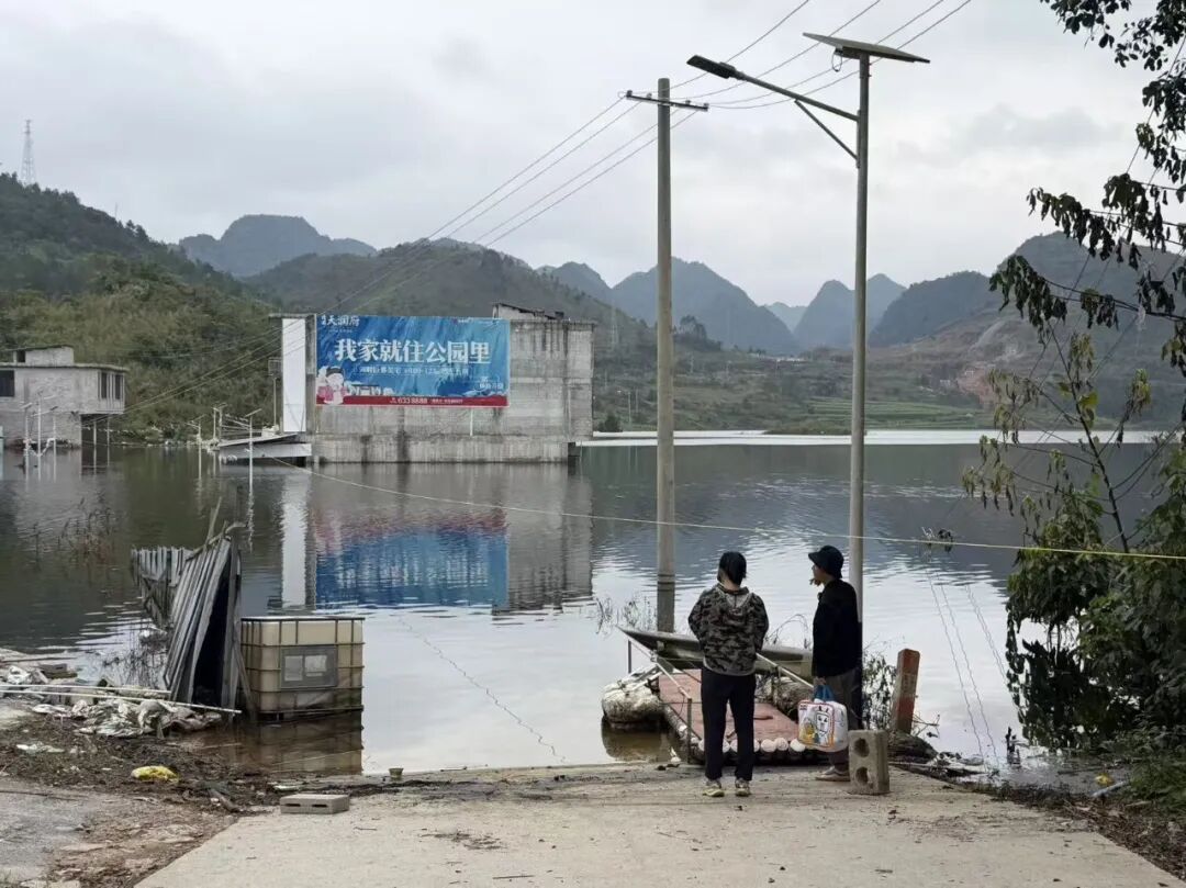 豆瓣8.9，他们拍下1000多个没有滤镜的村镇