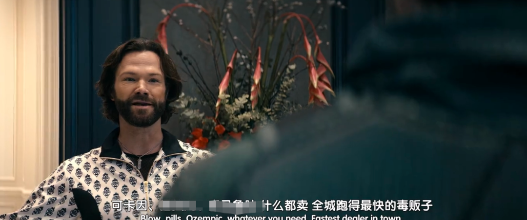 笑拉了！《邪恶力量》兄弟在《黑袍》集合了